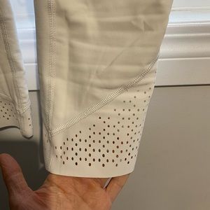 White lululemon capris